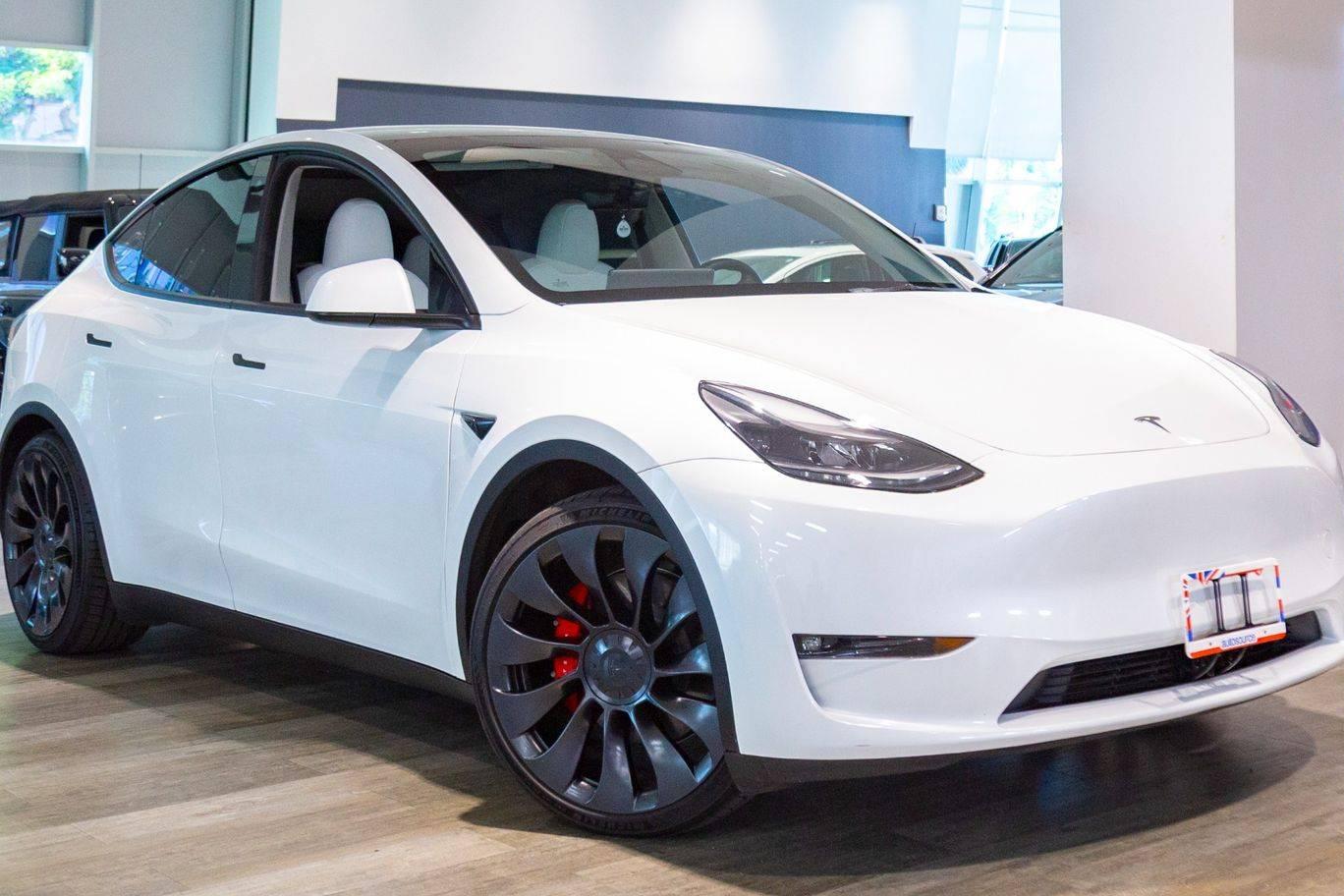 TESLA MODEL Y 2023 7SAYGDEF1PF710610 image